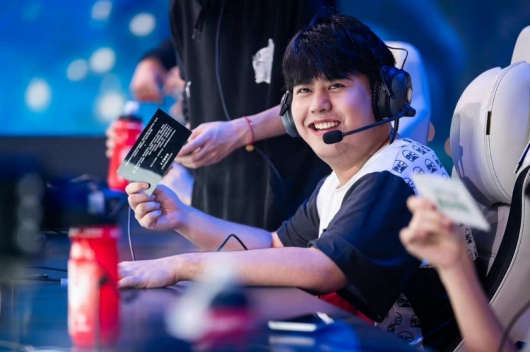 上用毛巾捂 上用毛巾捂